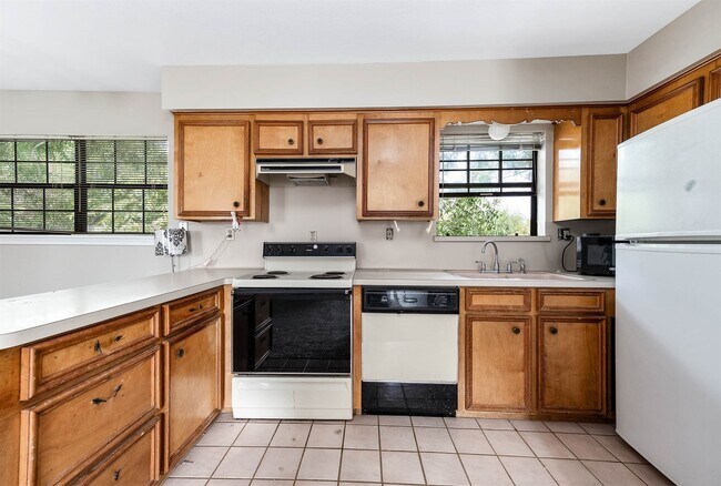 Building Photo - 2245 N Austin Ave