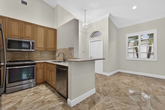 Building Photo - Beautiful & Spacious 3 Bedroom and 2 Bathroom with 2 Car garage and covered patio Home in West Pa...