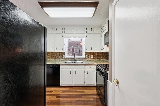 Building Photo - 182 Oak Forest Dr