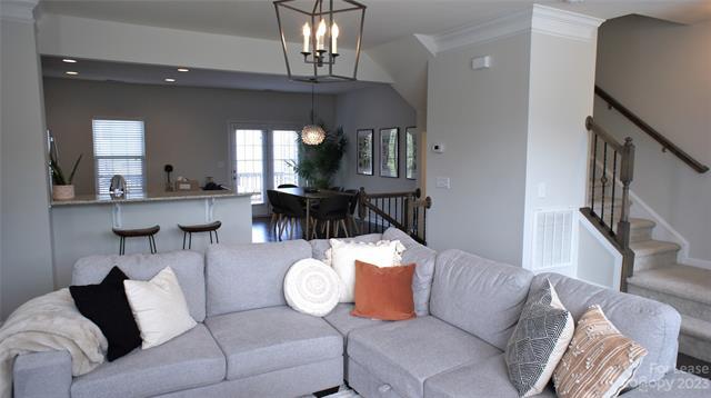 Building Photo - 4072 Zilker Park Dr