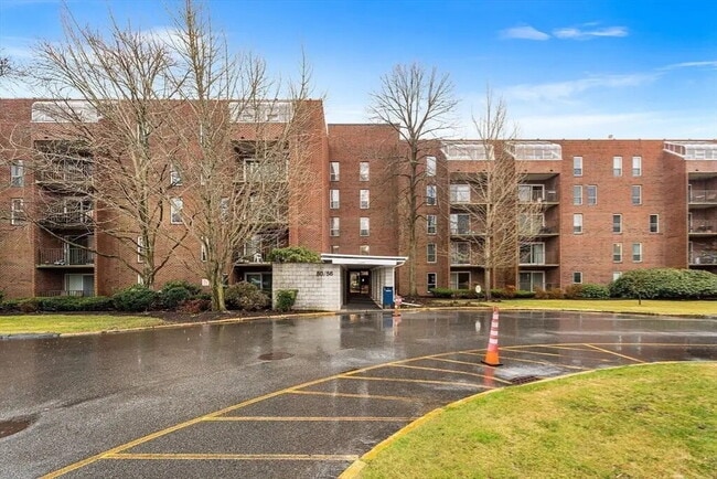 Building Photo - "Spacious 1-Bedroom Retreat with Gleaming Hardwood Floors in Chestnut Hill"