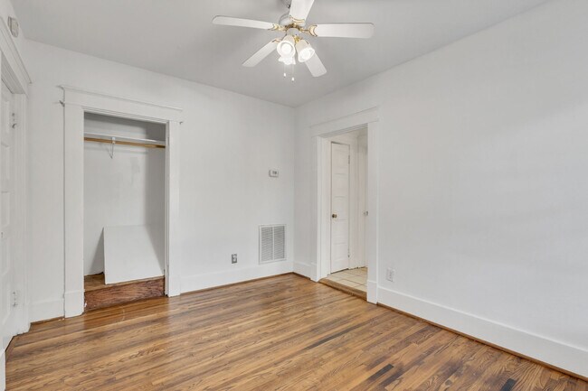 Building Photo - Charming Sylvan Park Shotgun Apartment in a Darling Triplex!