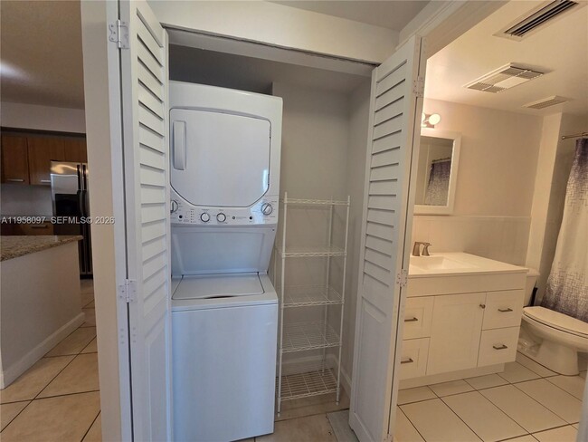 Building Photo - 471 NE 25th St