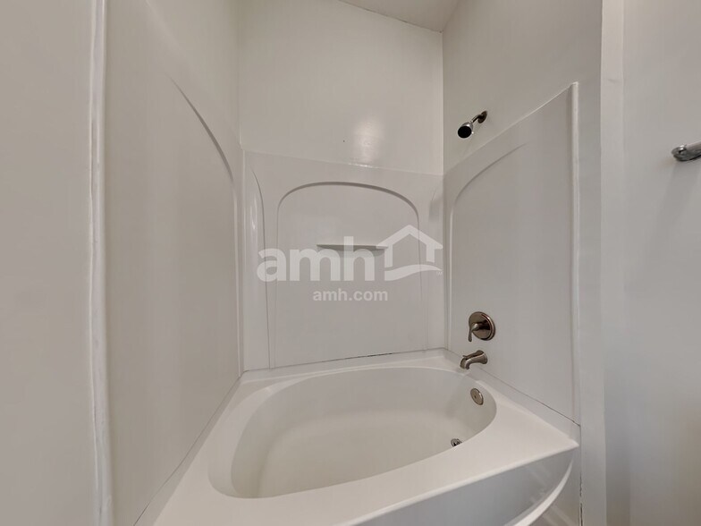 Building Photo - 9168 Mill Grove Dr