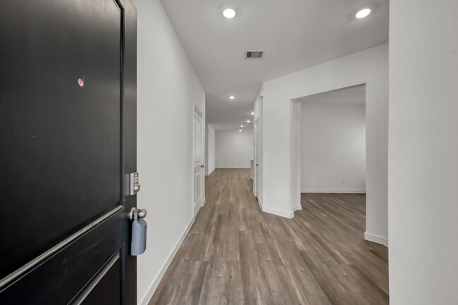 Building Photo - 647 Delicate Arch Dr