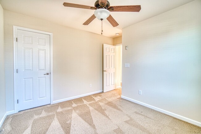 Building Photo - Incredible Home In Gated Community/Simpsonville