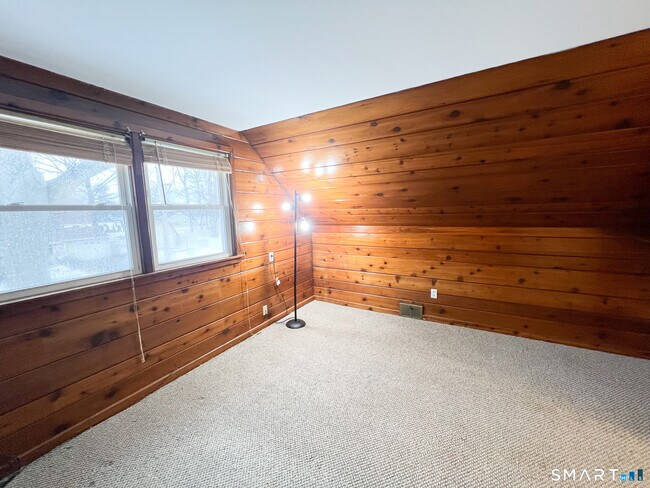 Building Photo - 458 Meadowside Rd