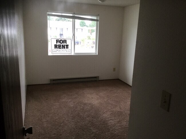 Building Photo - 3846 D Pl SE