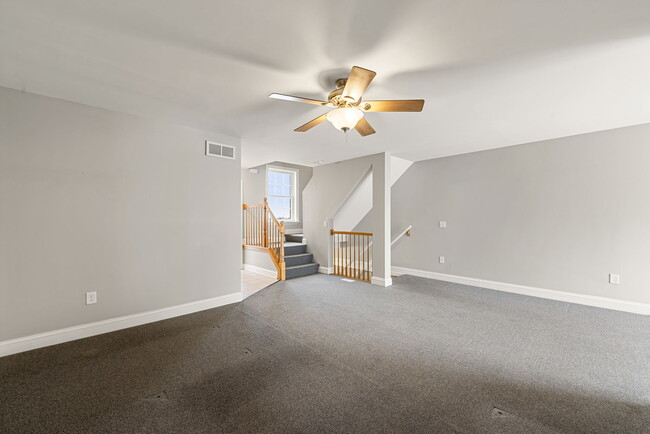 Building Photo - 412 N Grainger Ln