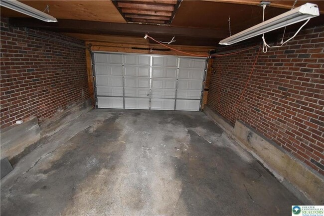 Building Photo - 329 N 9th St