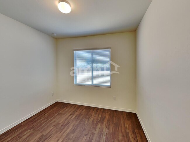 Building Photo - 11754 W Vanderbilt Farms Way