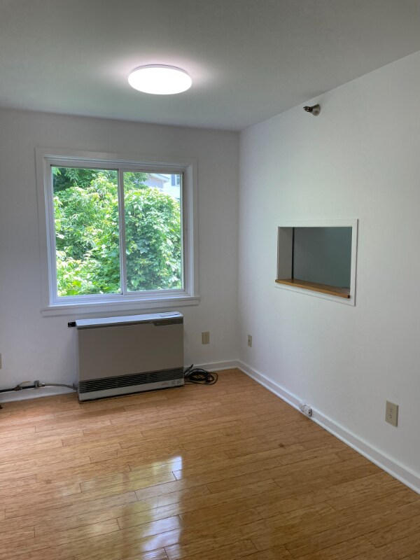 Building Photo - 237 Maple St