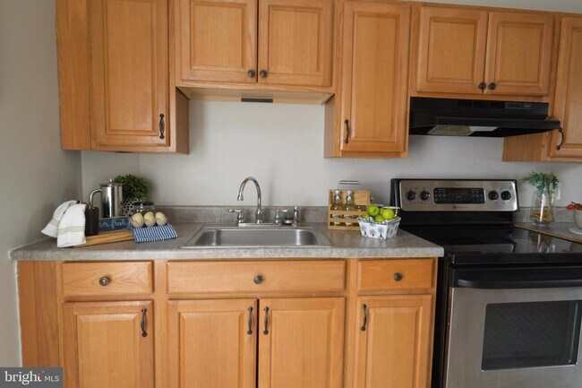 Building Photo - 104 S Loudoun St