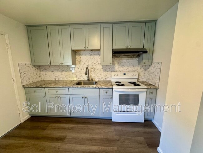 Building Photo - 1053 W Hamilton Ave