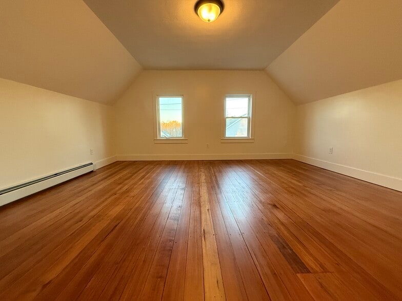 Building Photo - 35 Grant St