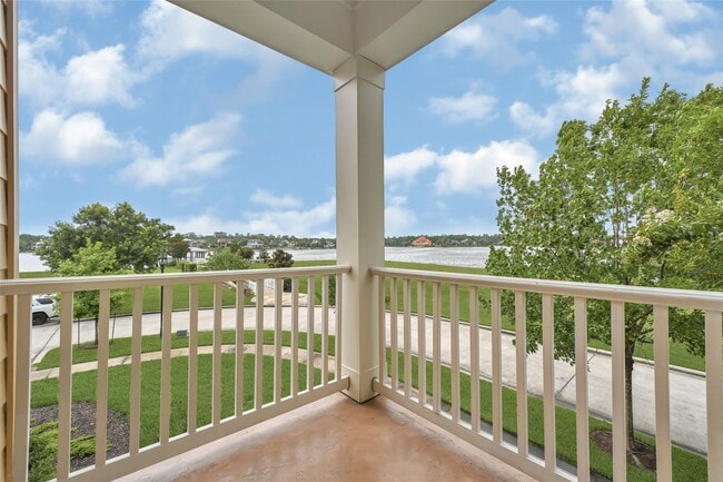 Building Photo - 210 Breezy Way