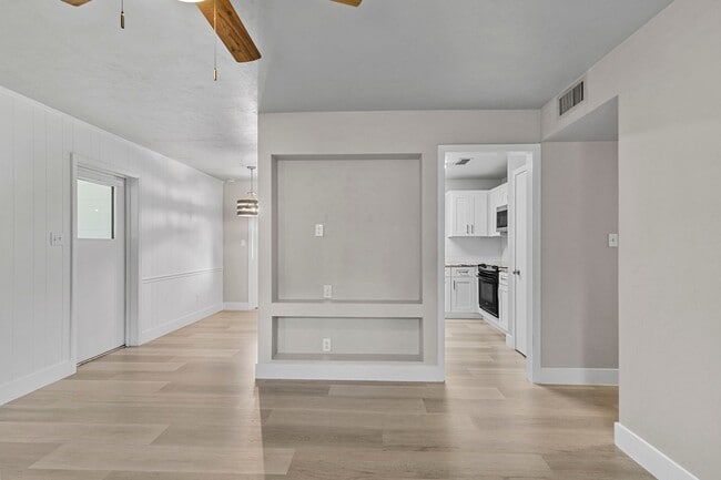 Building Photo - Beautifully Renovated 3 Bedroom 1 Bath Home on Large Corner Lot