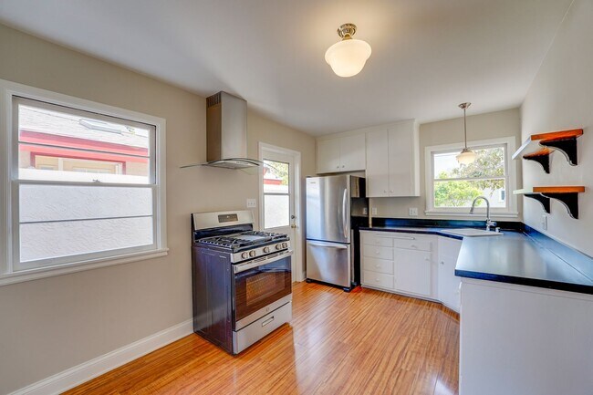 Building Photo - Cute-as-a-Button Coronado "Palmer" Home in a Fabulous School-Side Location – Coronado Village