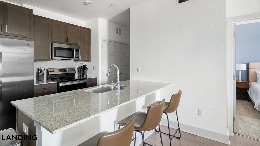 Building Photo - 698 Basilica Bay Dr