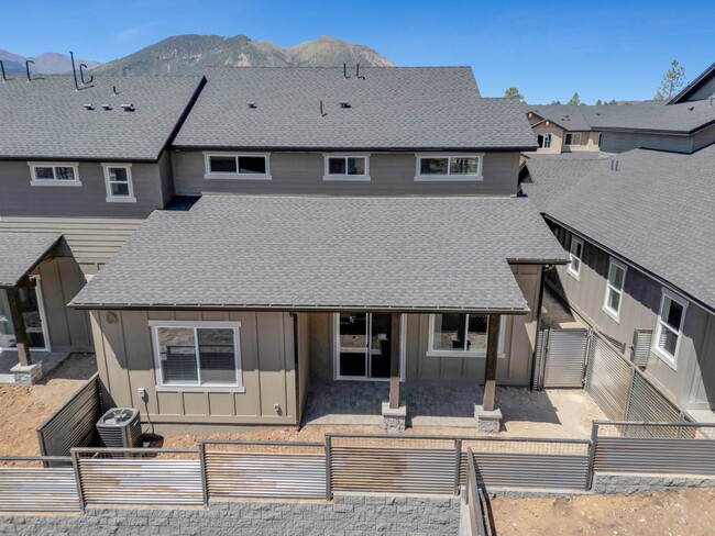 Building Photo - Gorgeous Flagstaff Property