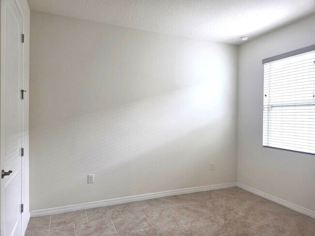 Building Photo - 55+ Gated Community at Palms at Serenoa