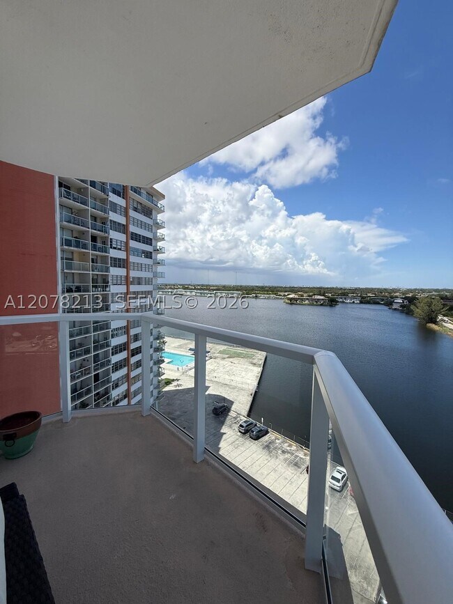 Building Photo - 1351 NE Miami Gardens Dr
