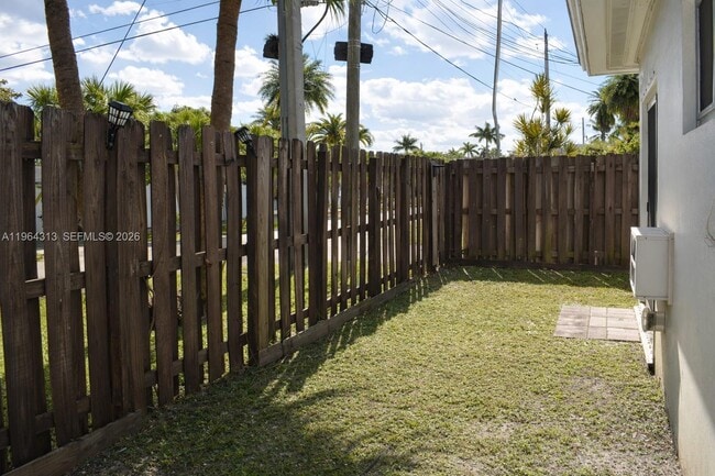 Building Photo - 932 Moffett St