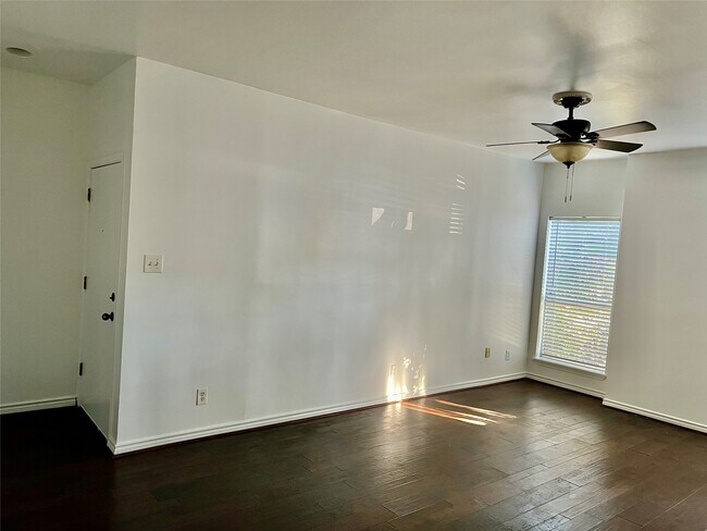 Building Photo - 10047 Westpark Dr