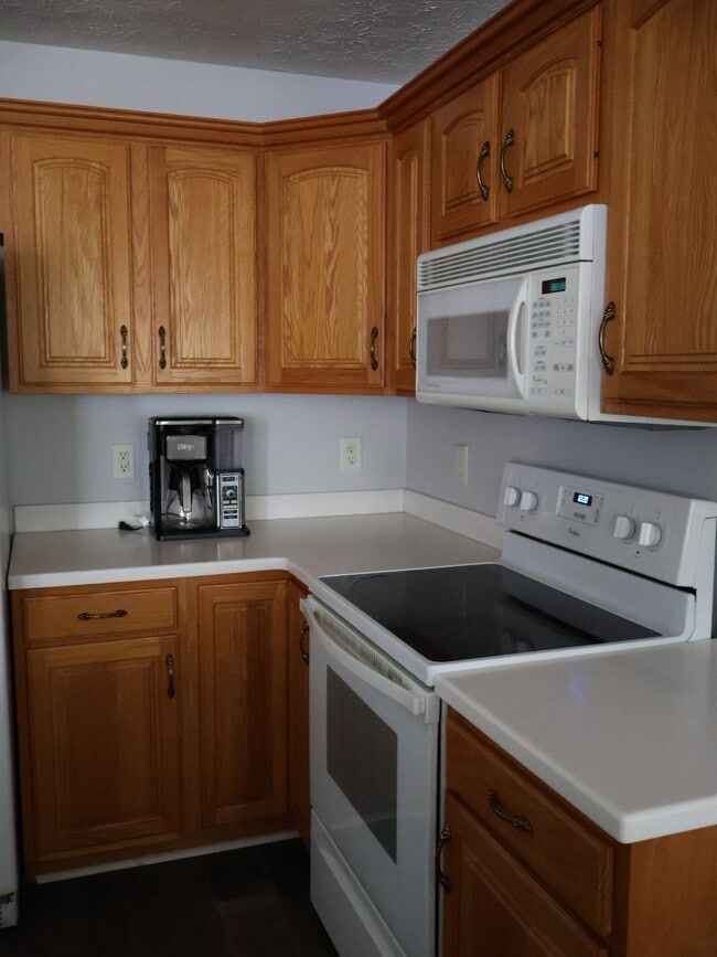 Building Photo - 829 Ridgetop Dr