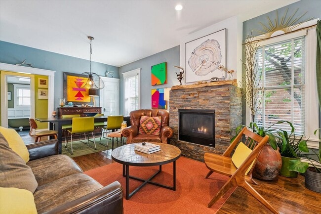 Building Photo - Furnished or unfurnished updated single family home in The Highlands.