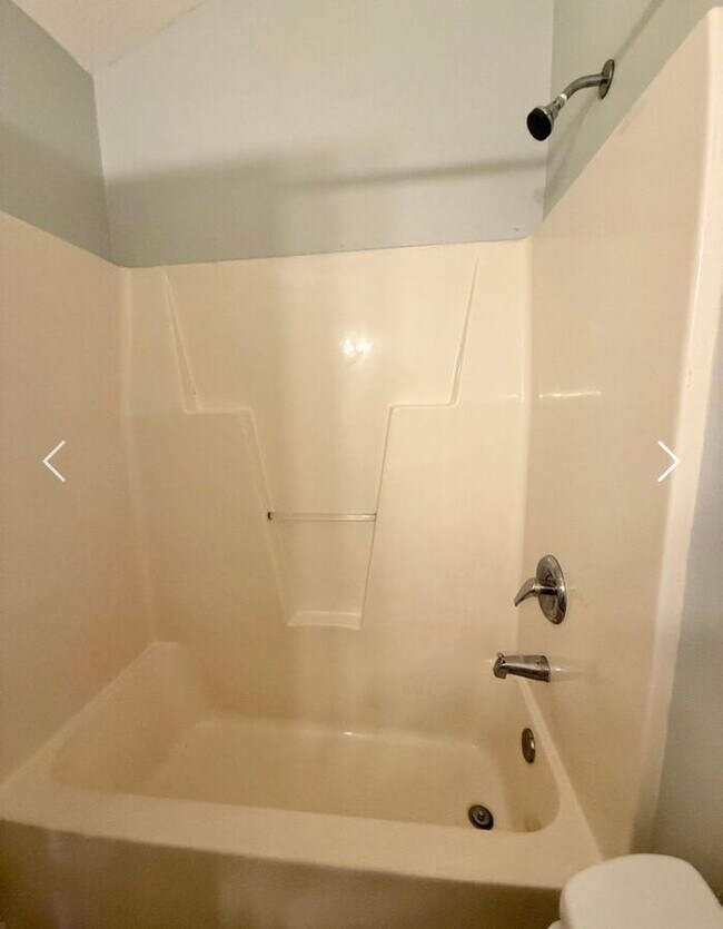 Building Photo - North Wilmington/ground floor patio home/two bedrooms. North Chase/Laney High school area.