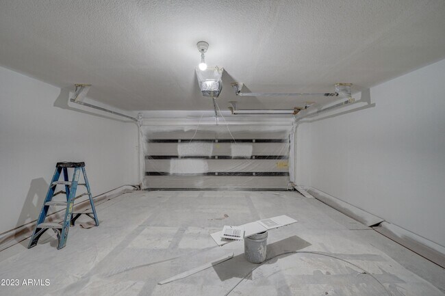 Building Photo - 7113 W Sunnyside Dr