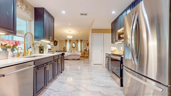 Building Photo - 601 SE Karrigan Terrace