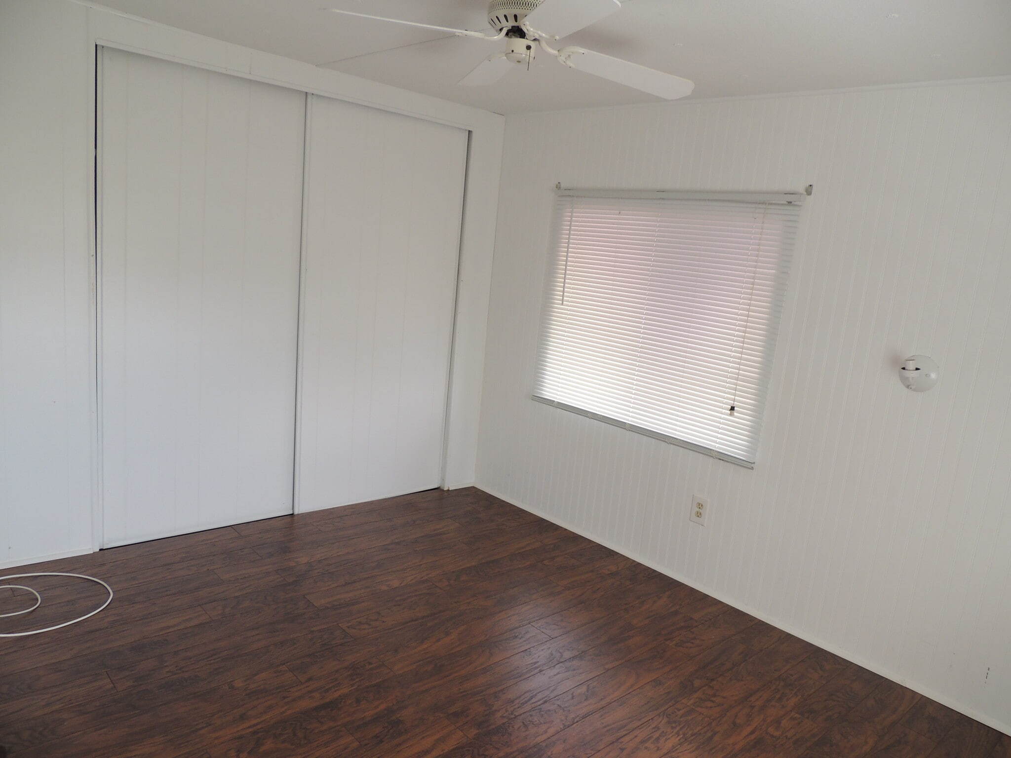 MASTER BEDROOM FITS QUEEN BED - 7424 Egress Ln