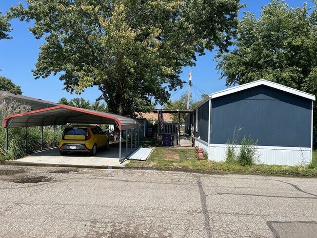 Primary Photo - 3 Bed 2 Bath Home in Manhattan, KS