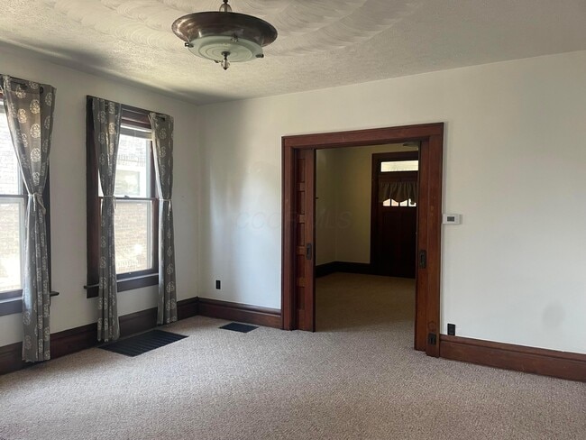 Building Photo - 273 Thurman Ave