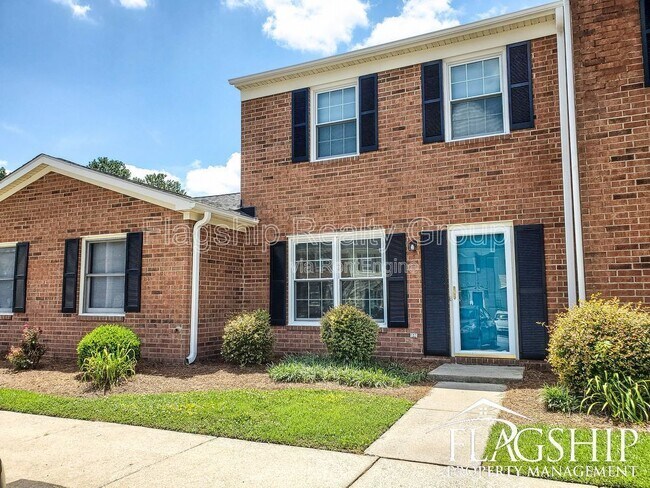 Building Photo - 2700 Thackery Rd