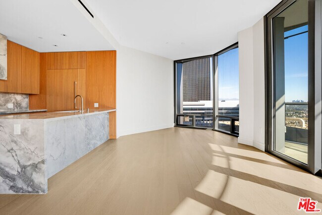 Building Photo - 211 Elm Ct