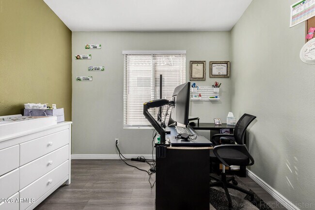 Building Photo - 10420 W Reade Ave