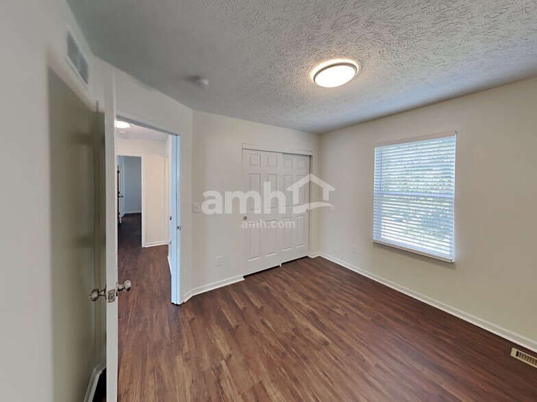 Building Photo - 1320 Wild Horse Dr