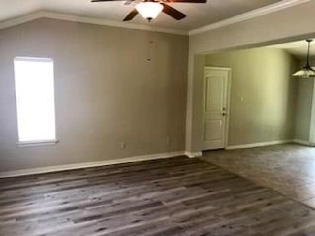 Building Photo - Cottages at Lake Creek / Freestanding One ...