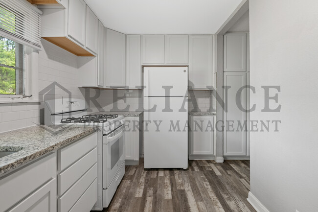 Building Photo - 710 S Pershing St