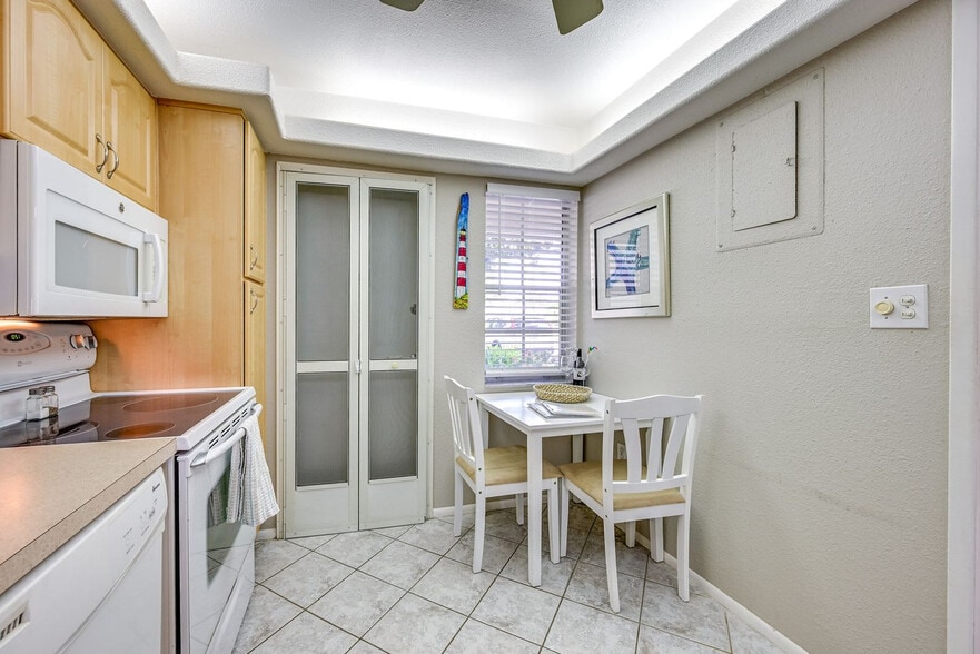 Building Photo - 7452 W Country Club Dr N