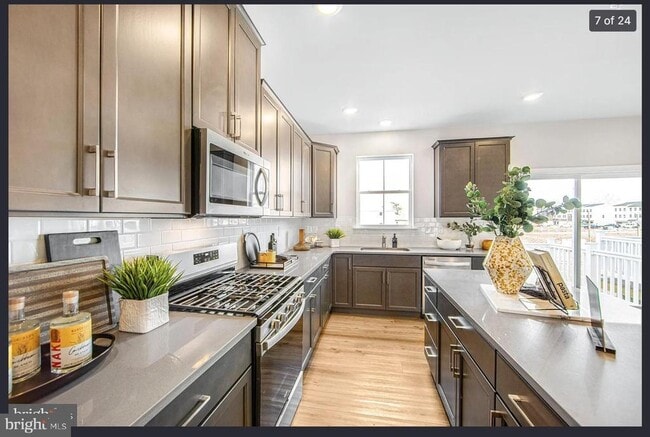 Building Photo - 41 E Front St