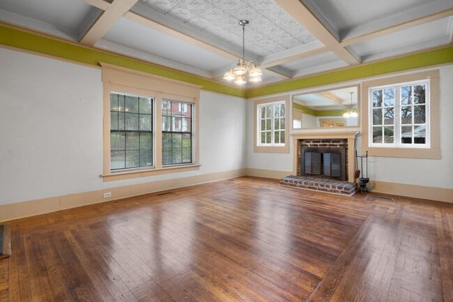 Building Photo - 113 Dell St