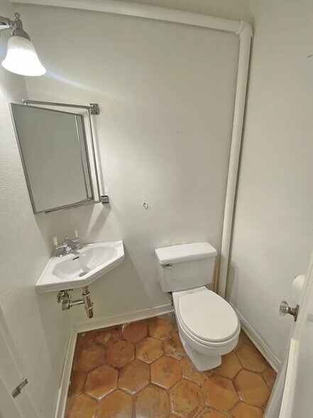 Building Photo - 1150 N Curson Ave