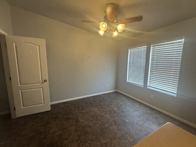 Building Photo - "Spacious 3-Bedroom Oasis with 2 Full Baths on Mount Rainier Ave, Las Vegas – Your Perfect Retrea...