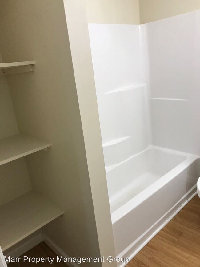 Building Photo - 1605 N Mulberry St