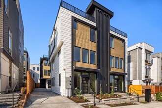 Building Photo - New Ballard Townhome