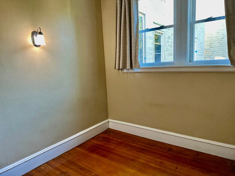 Building Photo - 330 St Paul St